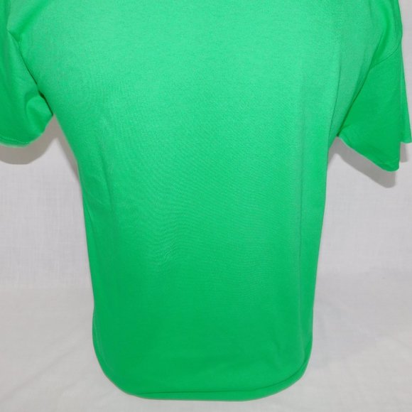 FREE HUGS ( Just kidding don't touch me )  Mens M Green Graphic T Shirt Unworn - Picture 10 of 10